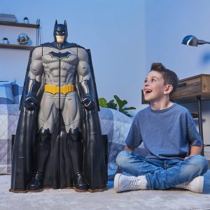 "Tech Batcave" veliki set za igru prikaz odnosa veličina seta za igru i dječaka