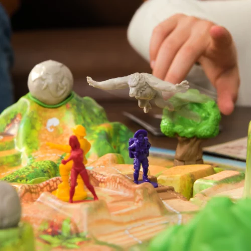 Jumanji Stampede obiteljska društvena igra s figurama i 3D pločom, na hrvatskom jeziku - Slika 6