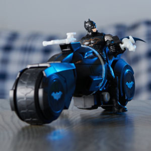 Batman akcijsko vozilo Armory Attack Batcycle s figurama - Slika 3